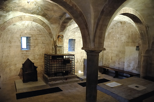 Chiesa San Felice e Mauro, Cripta e tomba di San Felice